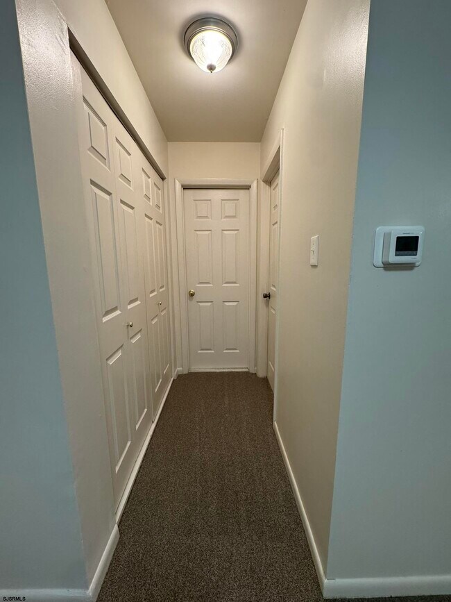 Building Photo - 703 Camelback Ct