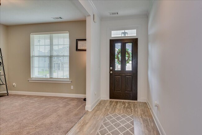Building Photo - Beautiful Home in a Great Neighborhood
