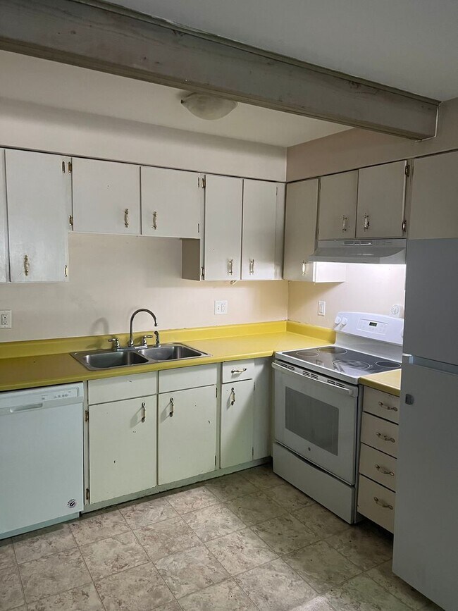 Building Photo - 1 bedroom, 2 lofted conforming rooms/ 1.5 bathroom A frame in southwest Columbia