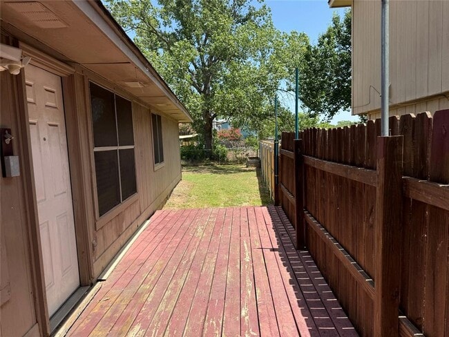 Building Photo - 8628 Piney Creek Bend