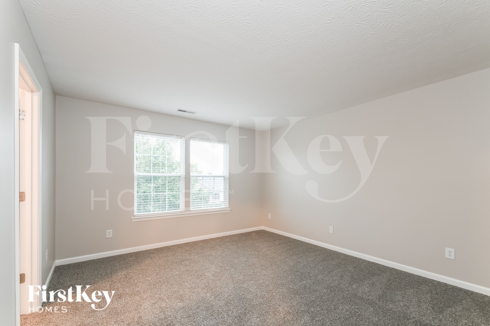 Building Photo - 1536 Maplewood Ln