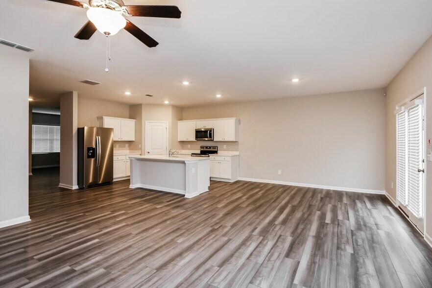 Building Photo - 99 Hyde Park