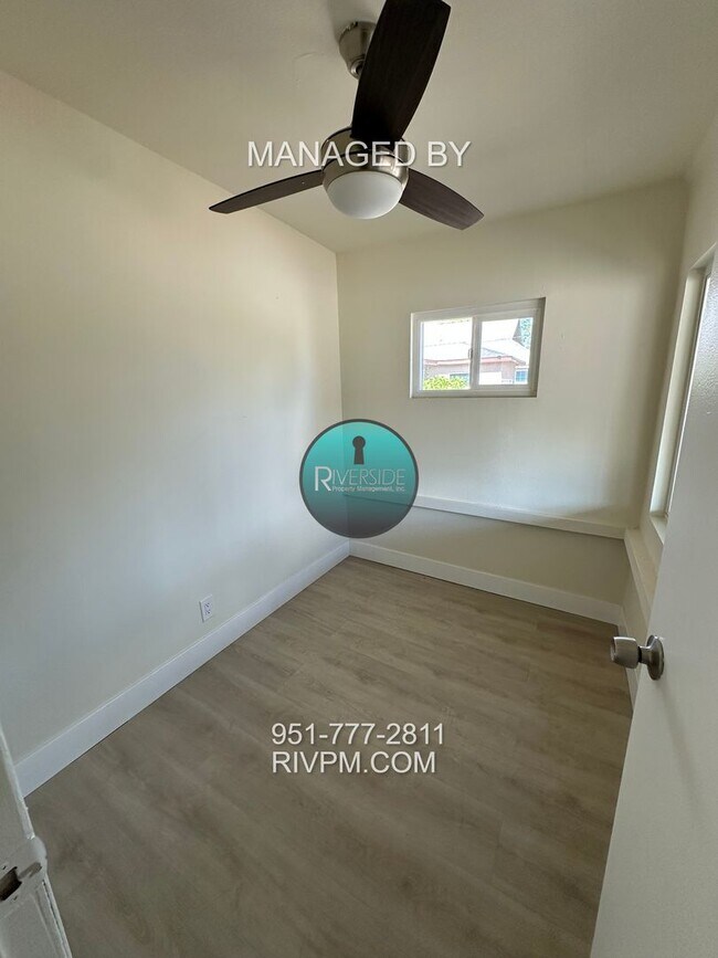 Building Photo - Beautifully Updated 2-Bed, 2-Bath Riverside Home on a Huge Lot!