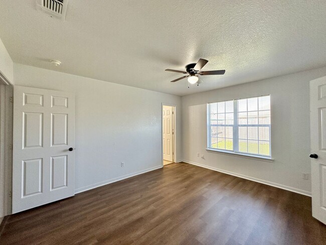 Building Photo - 2608 Seabiscuit Dr