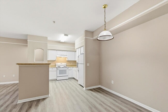 Building Photo - 2801 Chancellorsville Dr