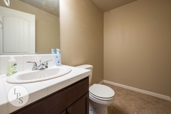 Building Photo - Fresno Westside Home, 5BR/3BA, Built 2018 – Great for Families