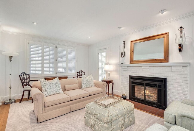 Building Photo - 3-Bed, 4-Bath Retreat in Chevy Chase!"