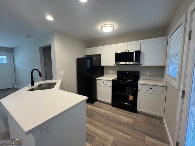 Building Photo - 820 Oglethorpe Ave