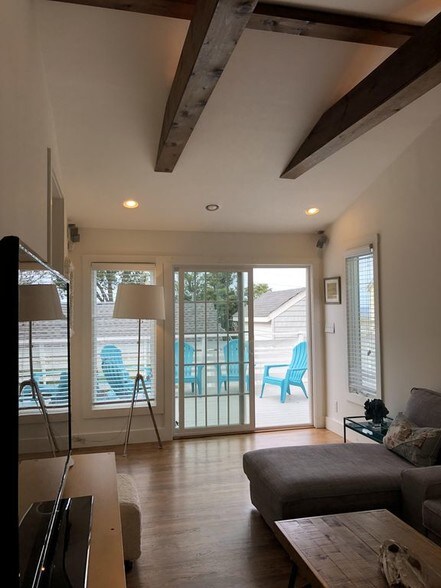 Building Photo - 30 Point Breeze Dr