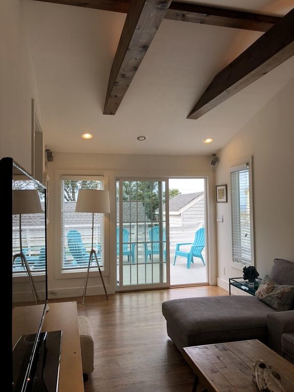 Building Photo - 30 Point Breeze Dr