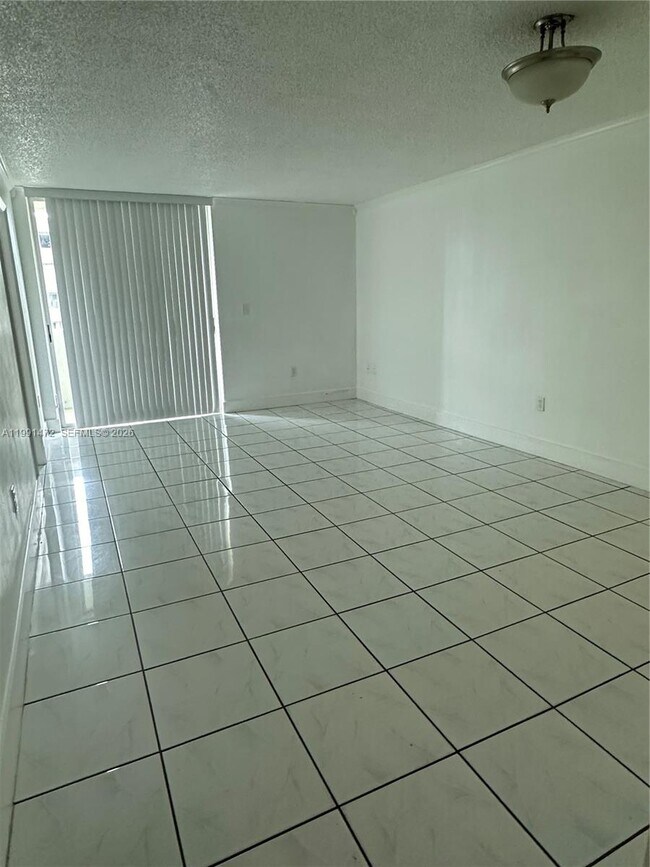 Building Photo - 10090 NW 80th Ct