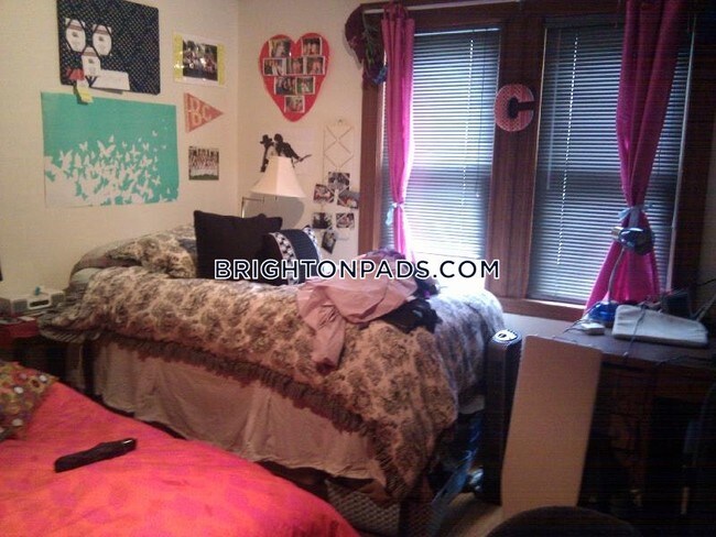 Building Photo - 12 Lake St