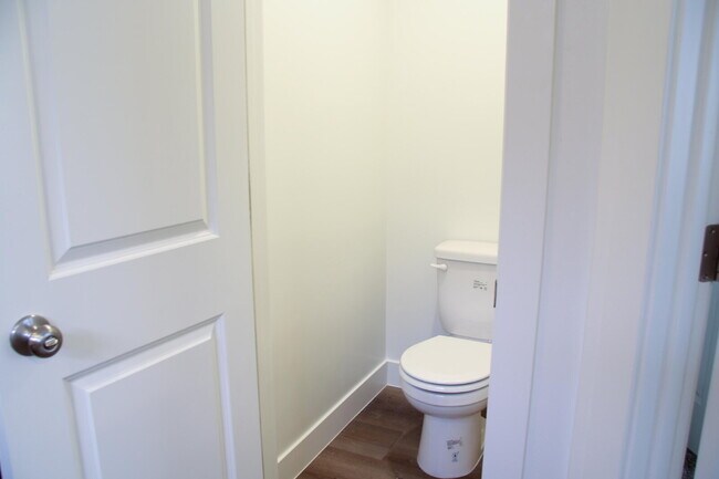 Building Photo - Spacious 4-Bed with 2.5 Baths in St George