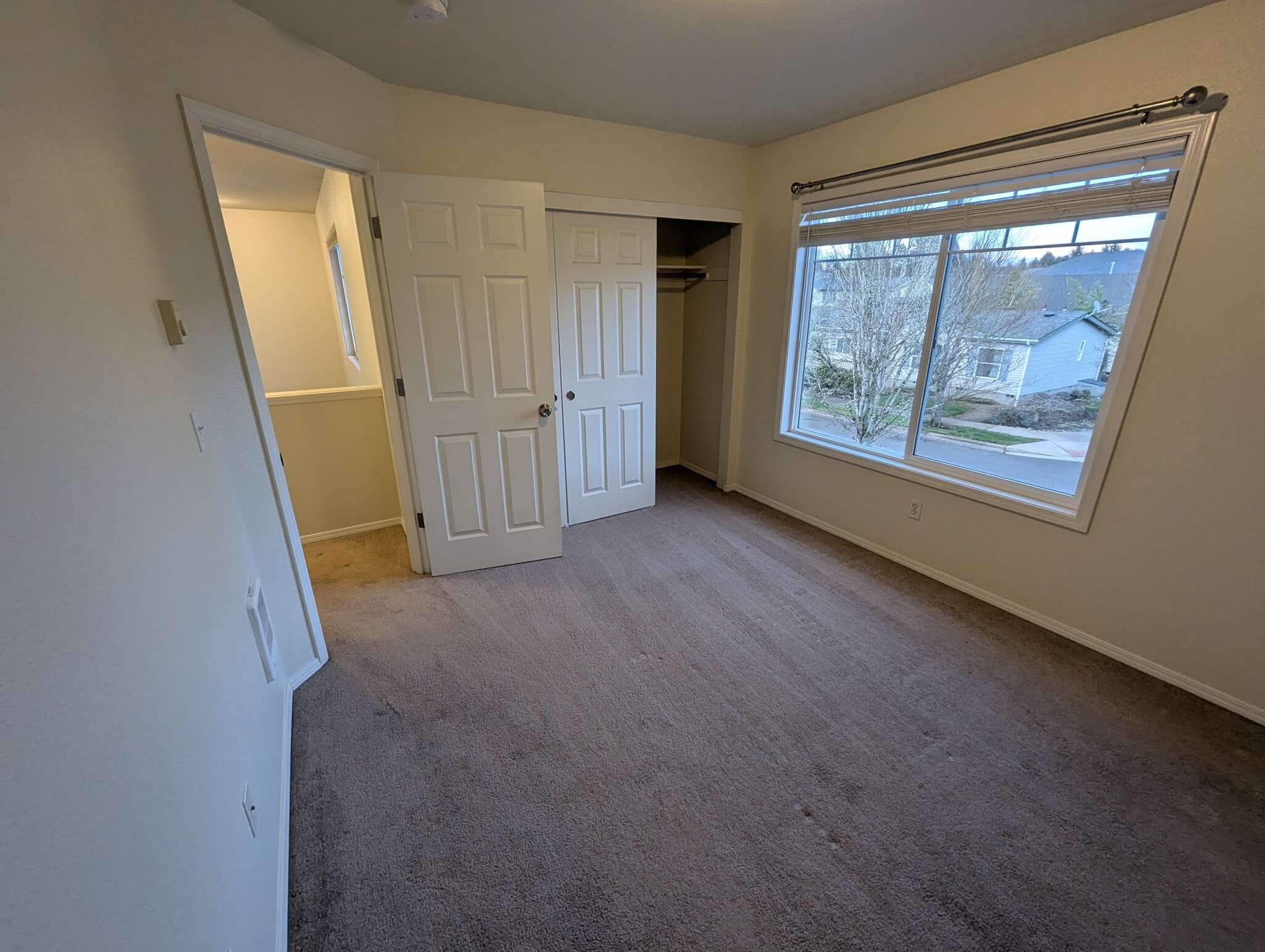 Building Photo - 3144 SE Sternwheeler Dr