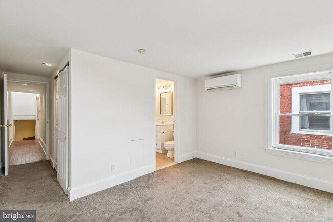 Building Photo - 1703 Wallace St