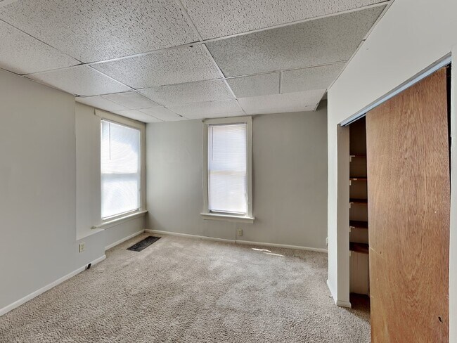 Building Photo - 127-141 E 11th Ave-141