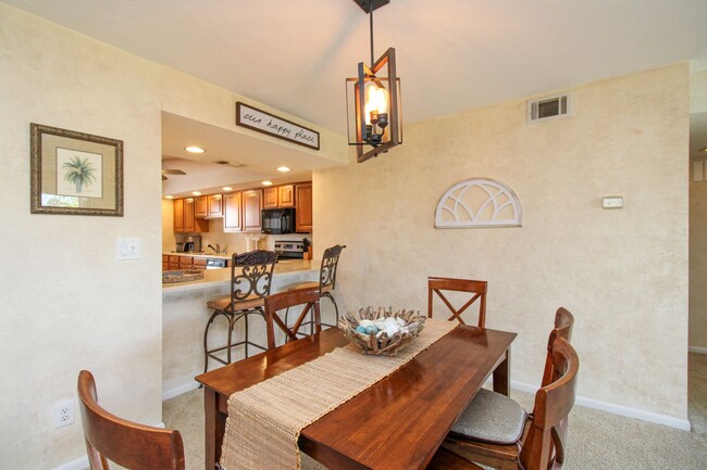 Building Photo - ** 2/2 CHARMING FURNISHED CONDO AT THE ISL...