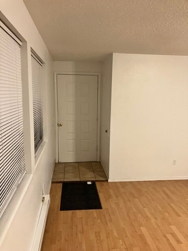 Building Photo - 2429 NE Saratoga St