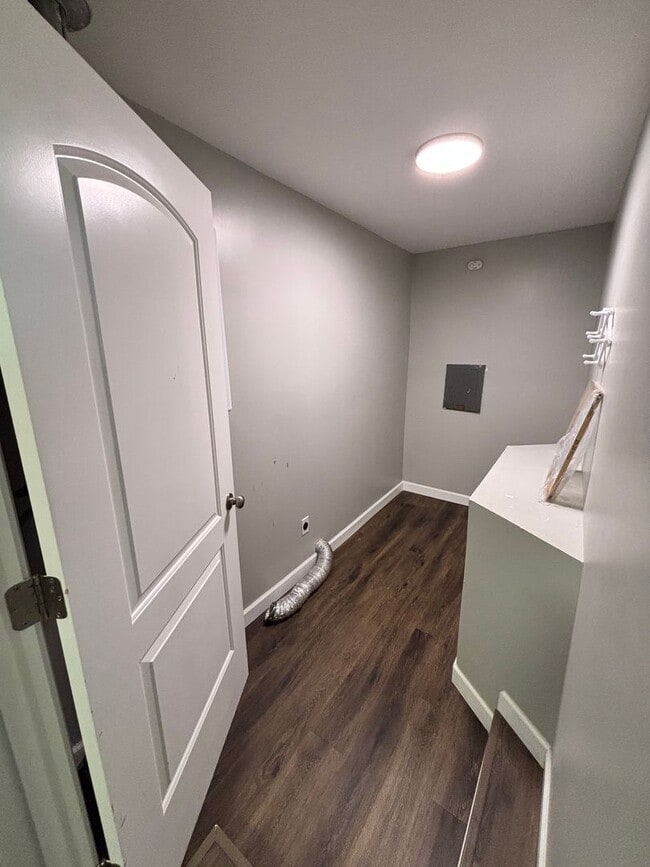 Building Photo - Spacious 3BR Rancher Near Washington Pike – Quiet Setting, Minutes to Downtown!