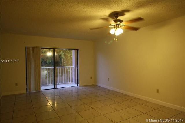 Building Photo - 9301 SW 92nd Ave