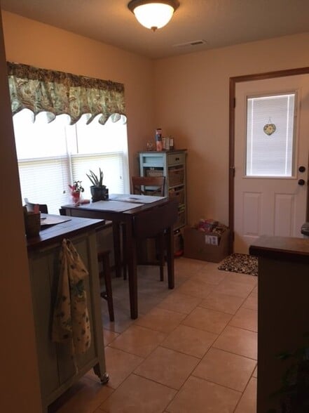 Building Photo - 900 Neosho Heights Cir