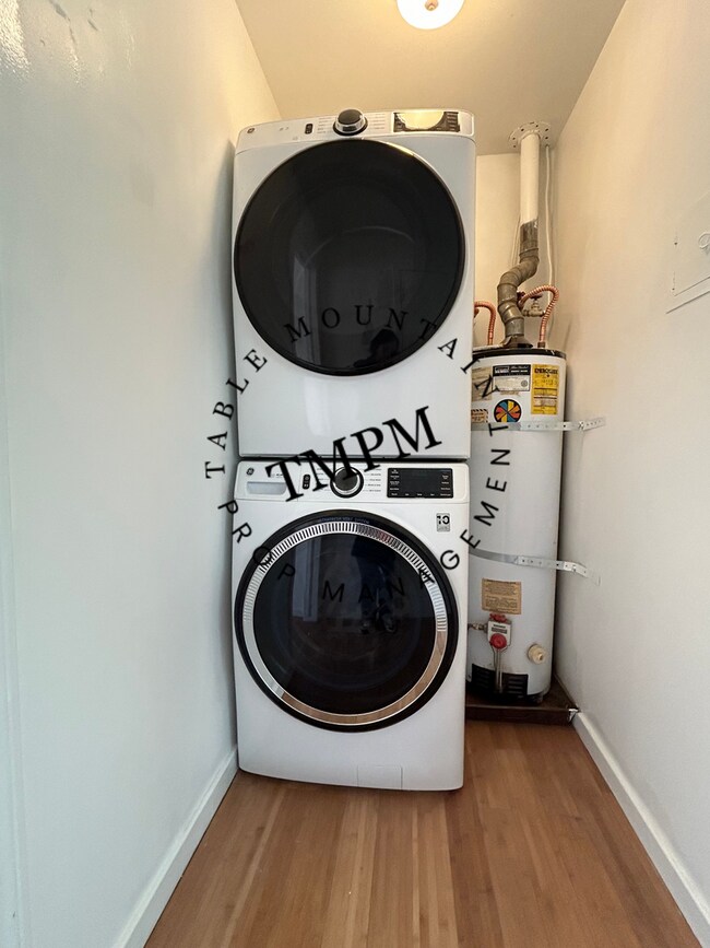 Building Photo - 1295 Floral Ave