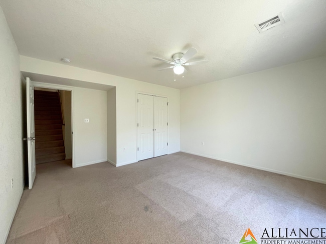 Building Photo - West Side Townhome!