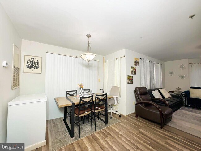 Building Photo - 13560 Lord Sterling Pl