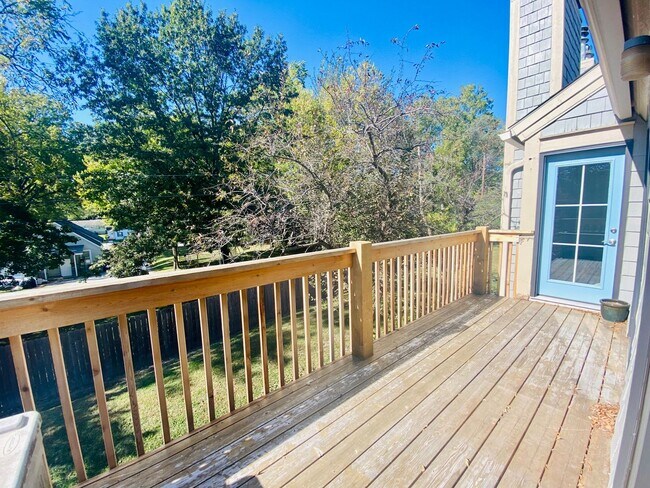 Building Photo - {12030 - F}  Updated Condo in Fantastic Location + Top Floor + Covered Parking Included + Private...