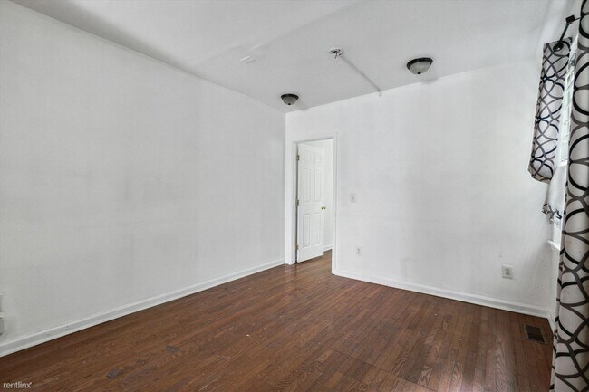 Building Photo - 2 br, 1 bath Triplex - 1812 W BERKS ST Unit A