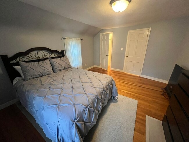 Building Photo - Beautiful, Single Family Colonial for Rent in Springfield!