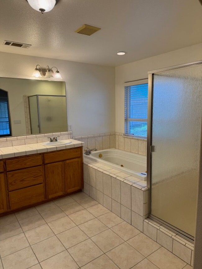 Building Photo - Beautiful 4 Bedroom in Cottonwood