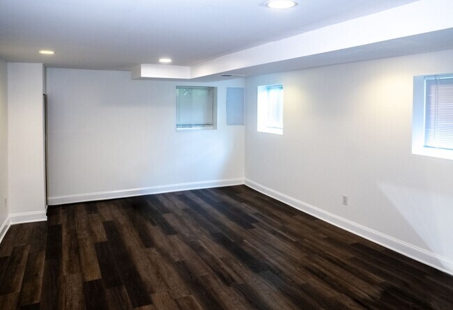 Building Photo - 10000 Kinross Ave