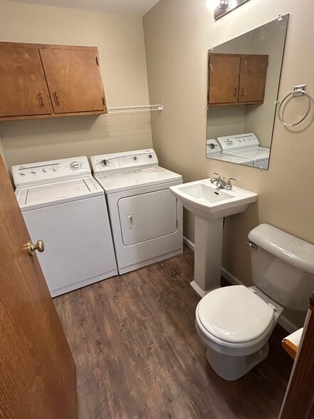 Building Photo - 211 W 2nd St