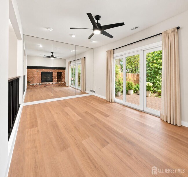 Building Photo - 106 Wilshire Ct