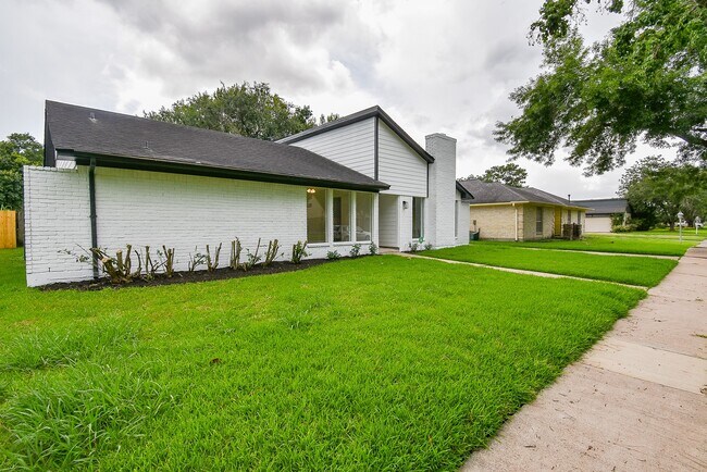 Building Photo - 1815 Mustang Springs Dr