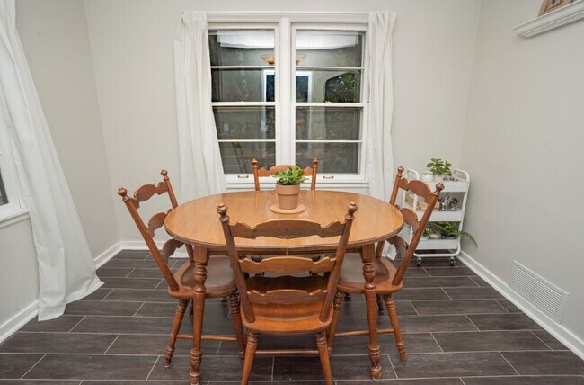 Building Photo - 1905 44th Ave NE