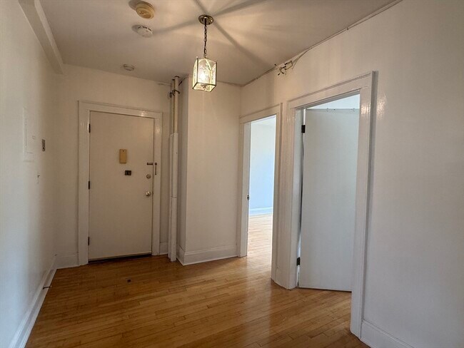 Building Photo - 145 Englewood Ave