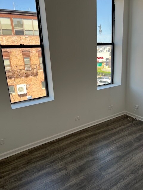 Building Photo - 1461 W Fullerton Ave