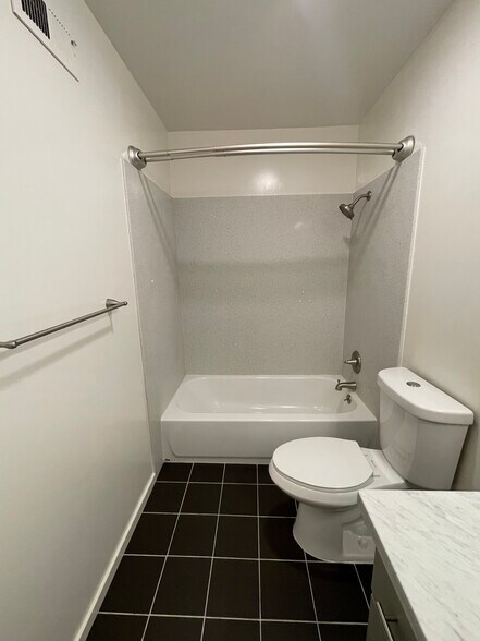 Hall bathroom - 3724 Edgefield Drive