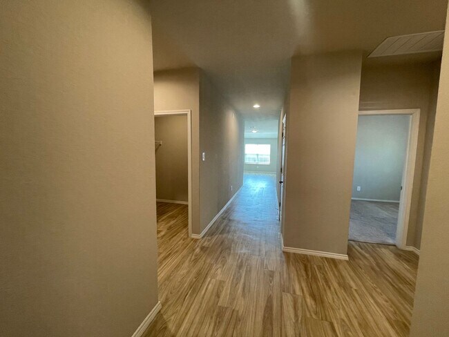 Building Photo - Beautiful 4x2 Rental Home in NBTX!