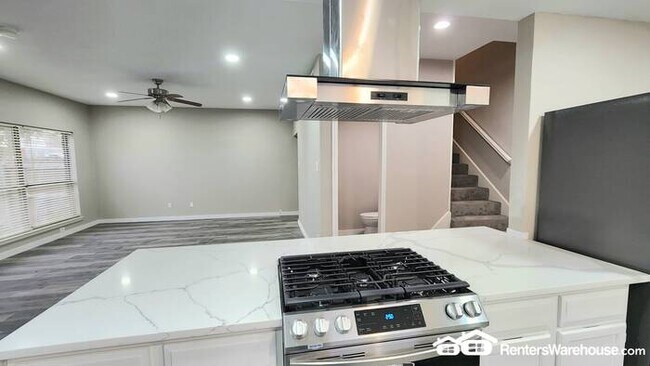 Building Photo - FOR RENT - MOVE IN READY - 3BED 2.5BATH - ...