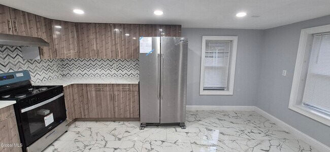 Building Photo - 22 Clermont St