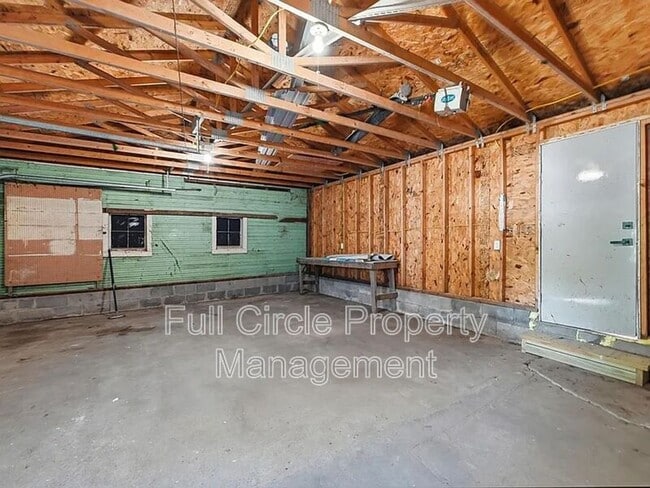 Building Photo - 504 Harris St