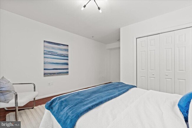 Building Photo - 1241 18th St NE