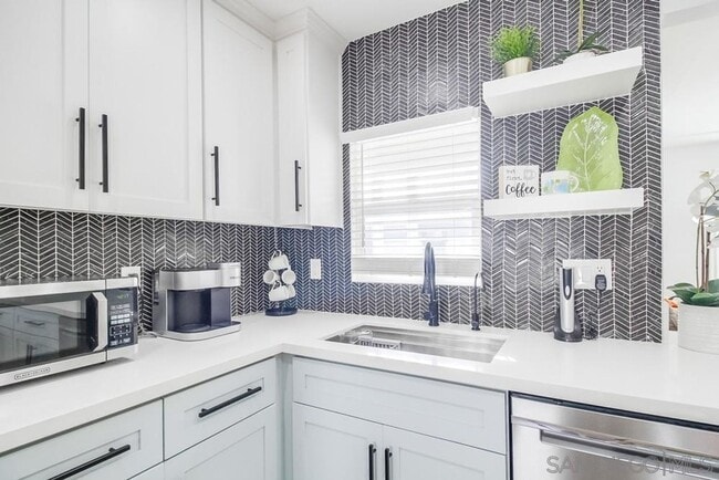 Building Photo - BEAUTIFULLY MAINTAINED AND UPDATED HOME W/...