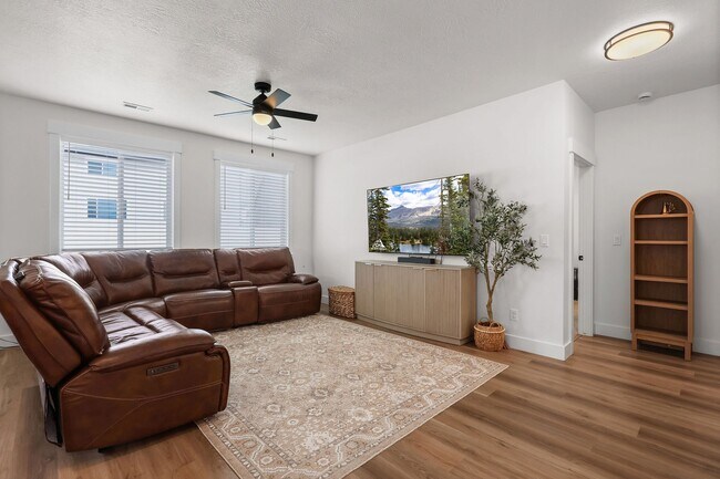 Building Photo - 252 W 800 S
