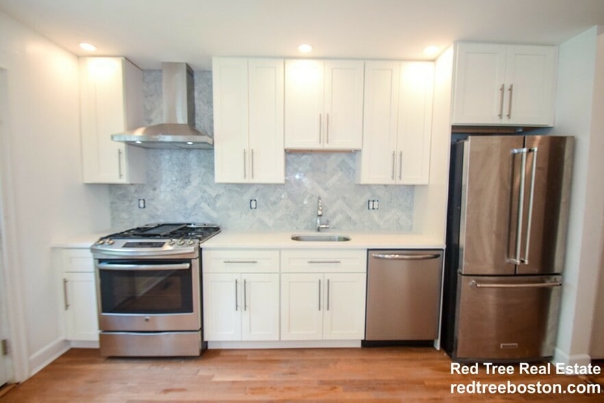 Building Photo - 32 Cedar St