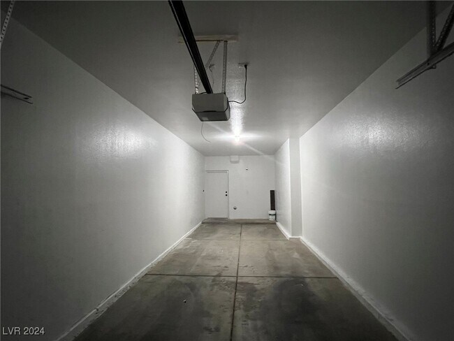 Building Photo - 10550 W Alexander Rd