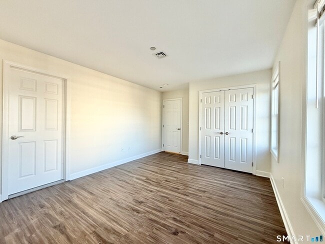 Building Photo - 17 Rockfield Dr